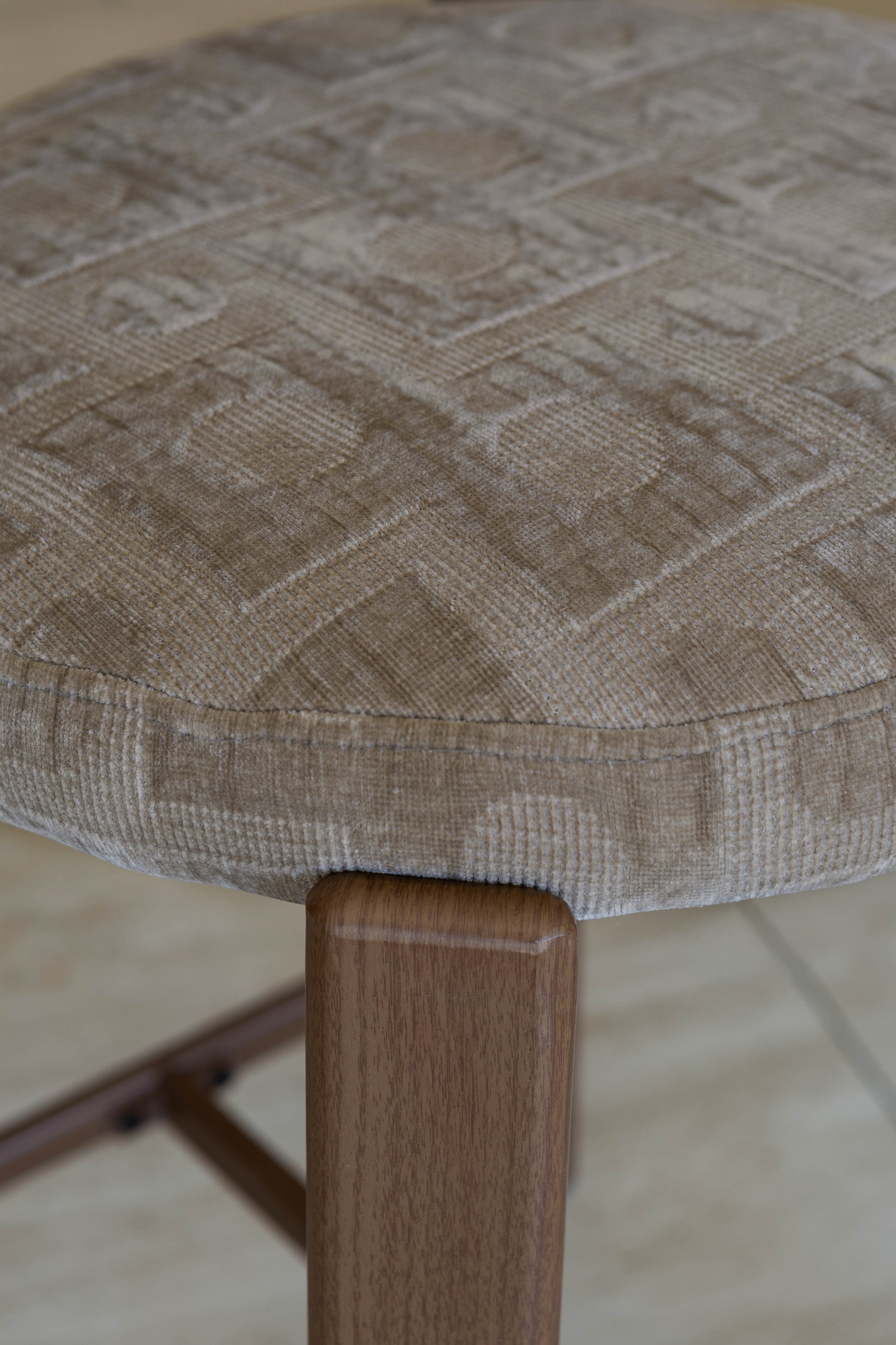 Suzie - Lot 2 Chaises/Bar - Effet Bois/Tissu/Métal - Taupe