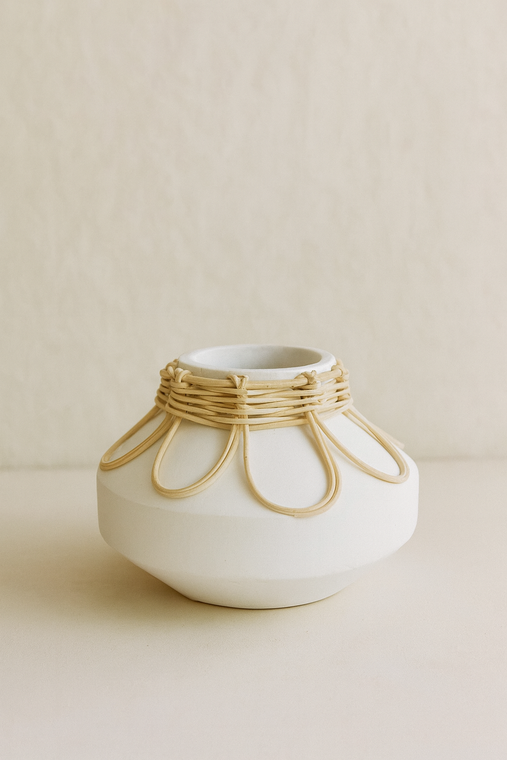 Nour - Vase - Rotin/Beton - Blanc