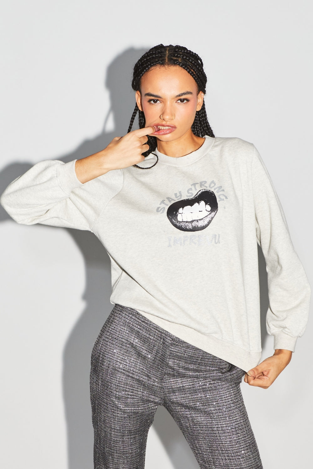 Le Sweatshirt Eddie "Stay Strong" Grey