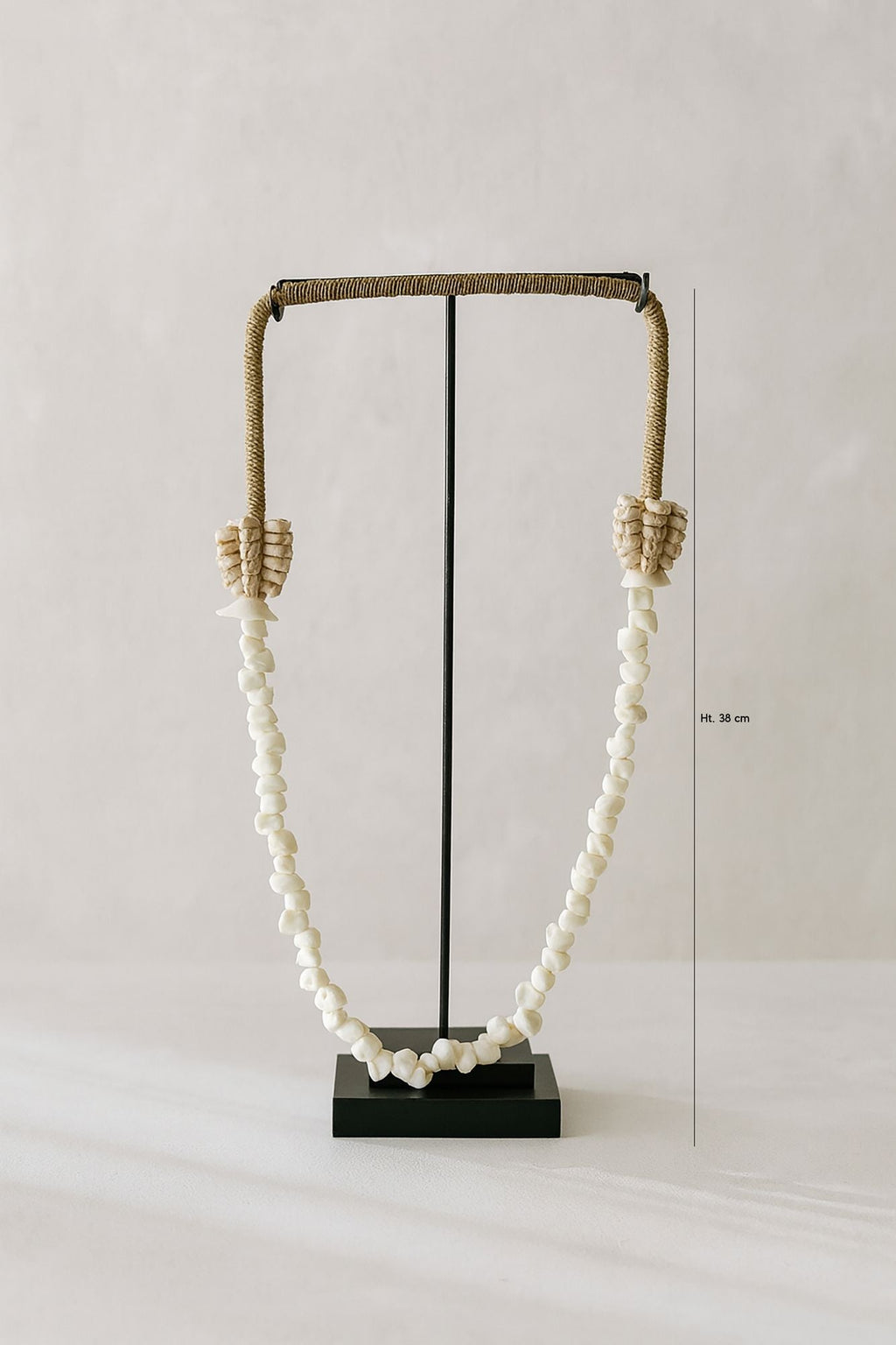 Dao - Collier De Coquillages Sur Socle - Metal