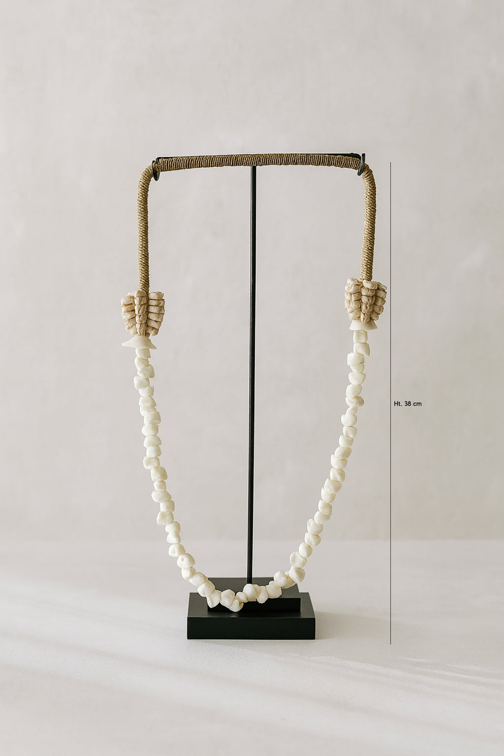 Dao - Collier De Coquillages Sur Socle - Metal