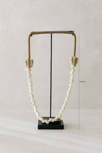 Dao - Collier De Coquillages Sur Socle - Metal