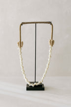 Dao - Collier De Coquillages Sur Socle - Metal