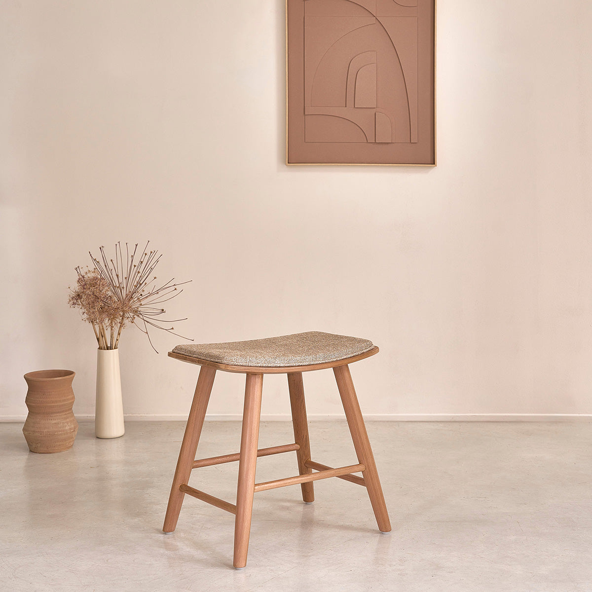 TCB0017-tabouret_en_teck_massif_et_velours_grege_45_cm-01.jpg