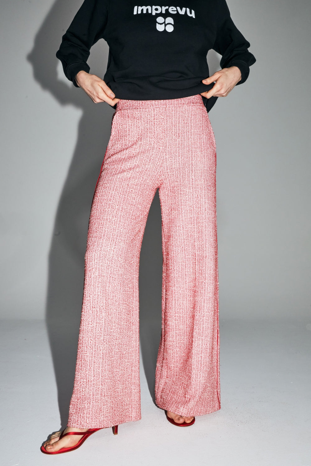 Le Pantalon Charlie Tricot Rouge Et Blanc Fabriqué En Italie