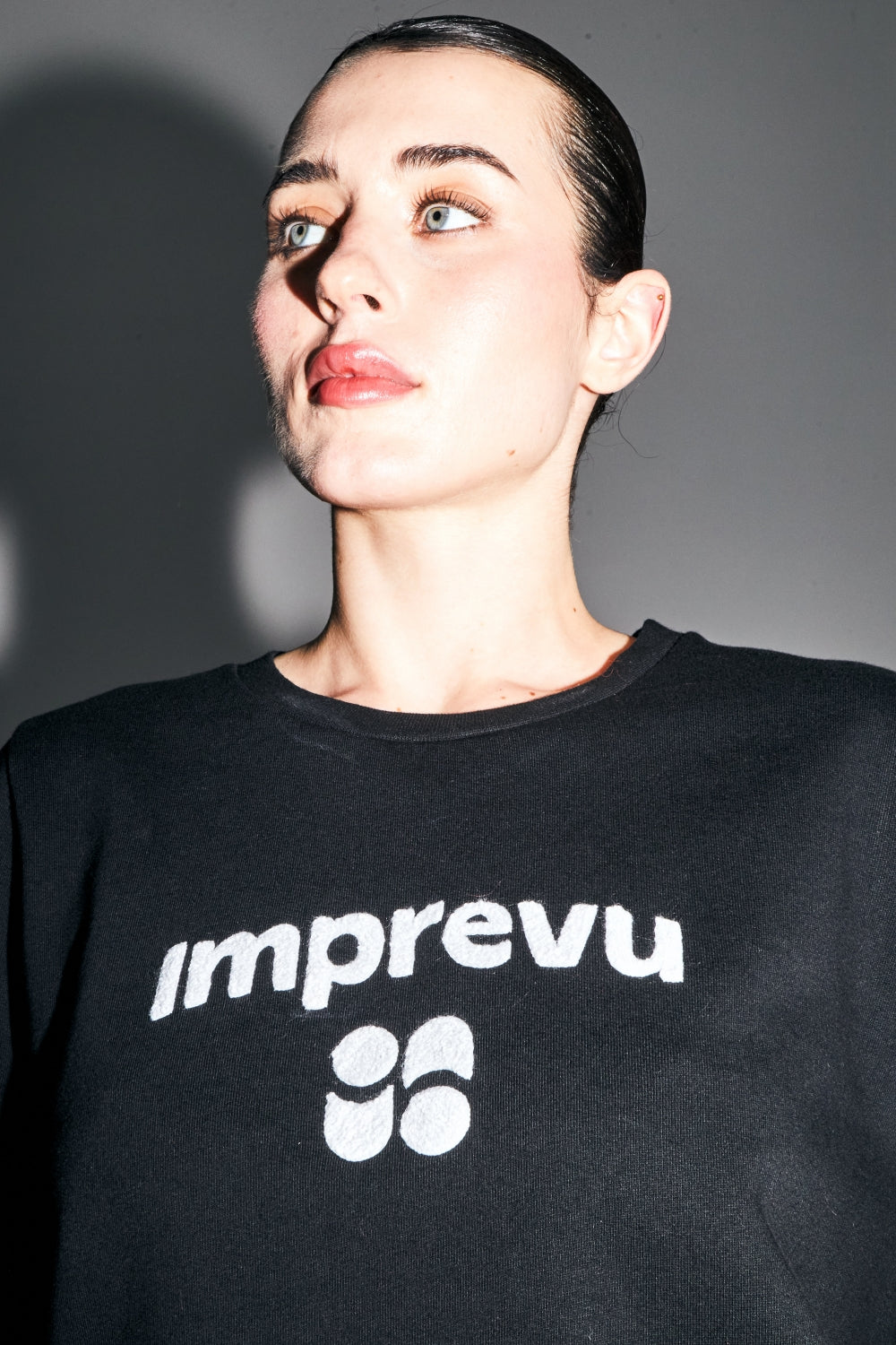 Le Sweatshirt Eddie Collège En Coton Organique Noir Fabriqué Au Portugal