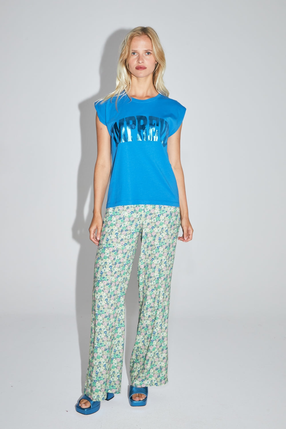 Le T-Shirt Robbie Foil En Coton Bleu Fabriqué Au Portugal