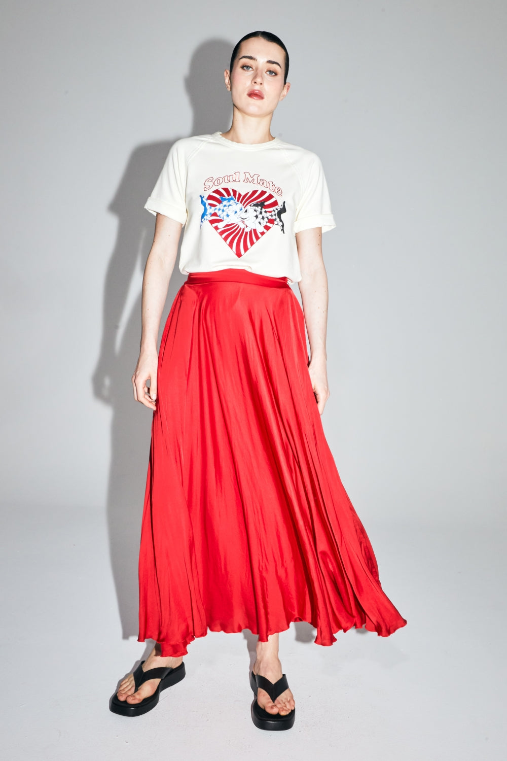 La Jupe Maxi Kelly En Viscose Satinée Rouge Fabriquée En Italie