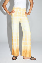 Le Pantalon Yves En Lin Aux Carreaux Tie And Dye Fabriqué En Italie