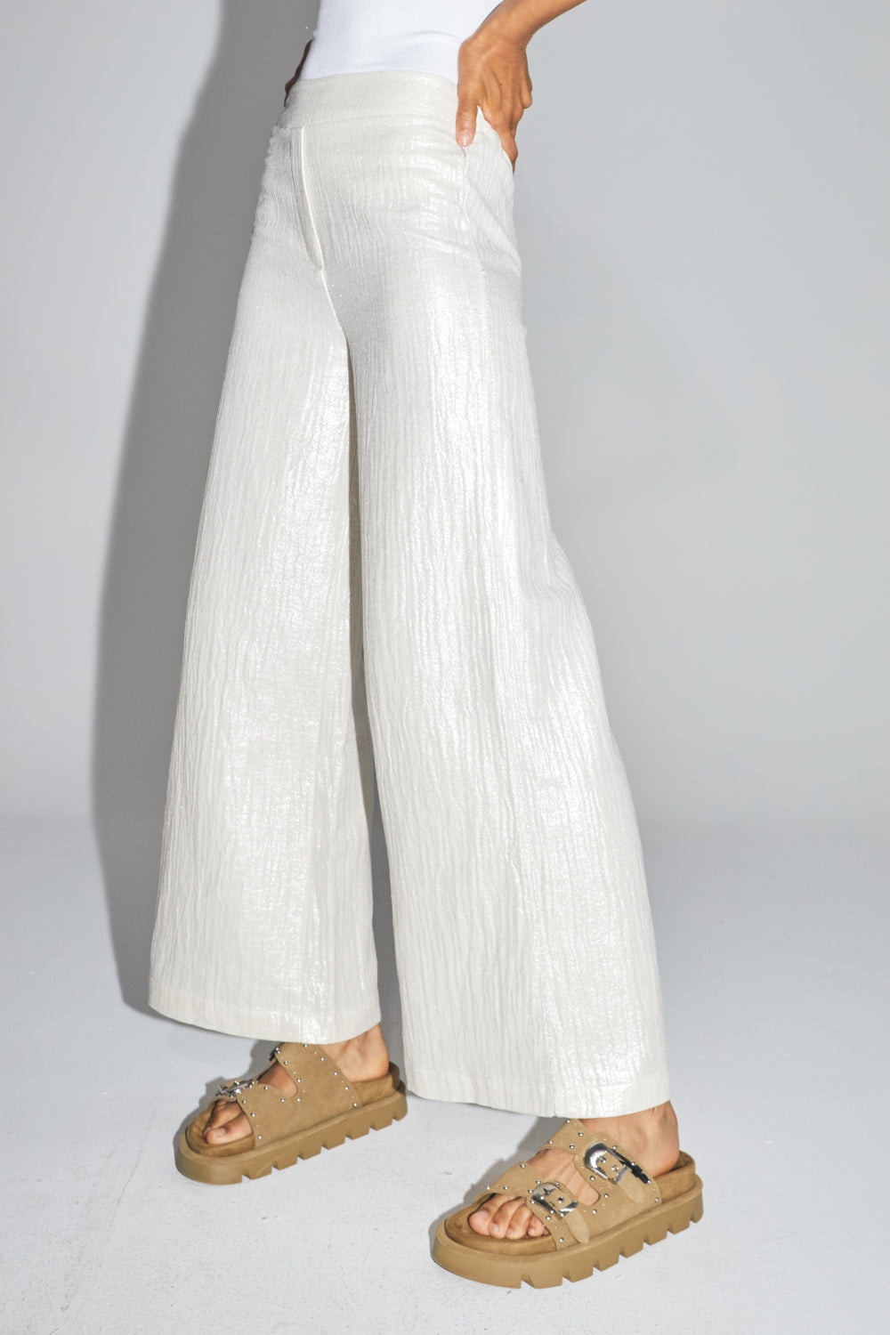 Le Pantalon Charlie En Coton Bio Brillant Texturé Fabriqué En Italie