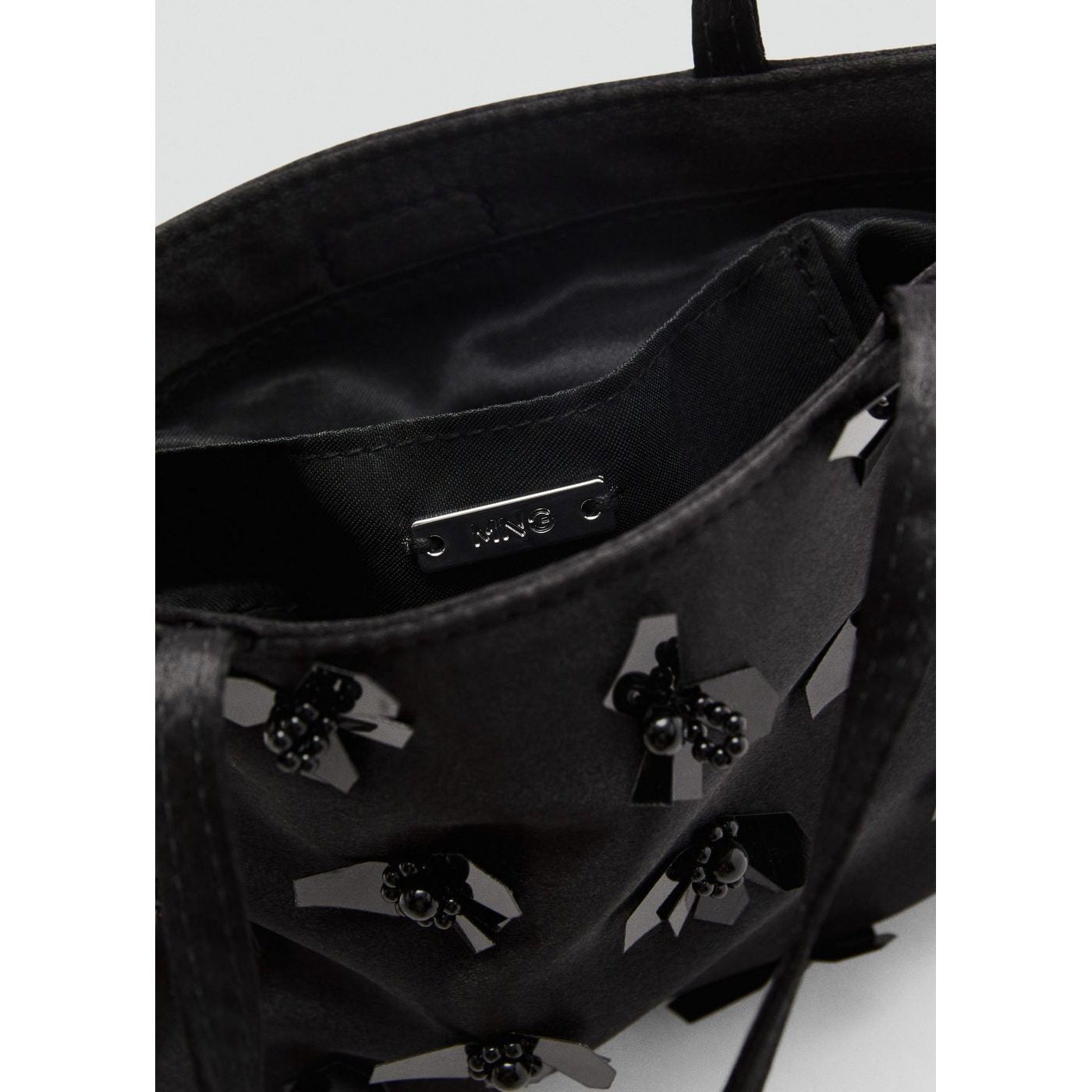 Sac À Main Avec Application De Fleurs