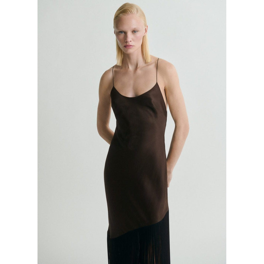 Robe Satinée Asymétrique À Franges