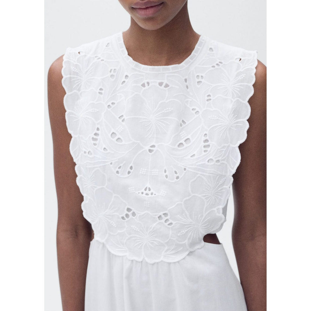 Robe Brodée Ouvertures Latérales