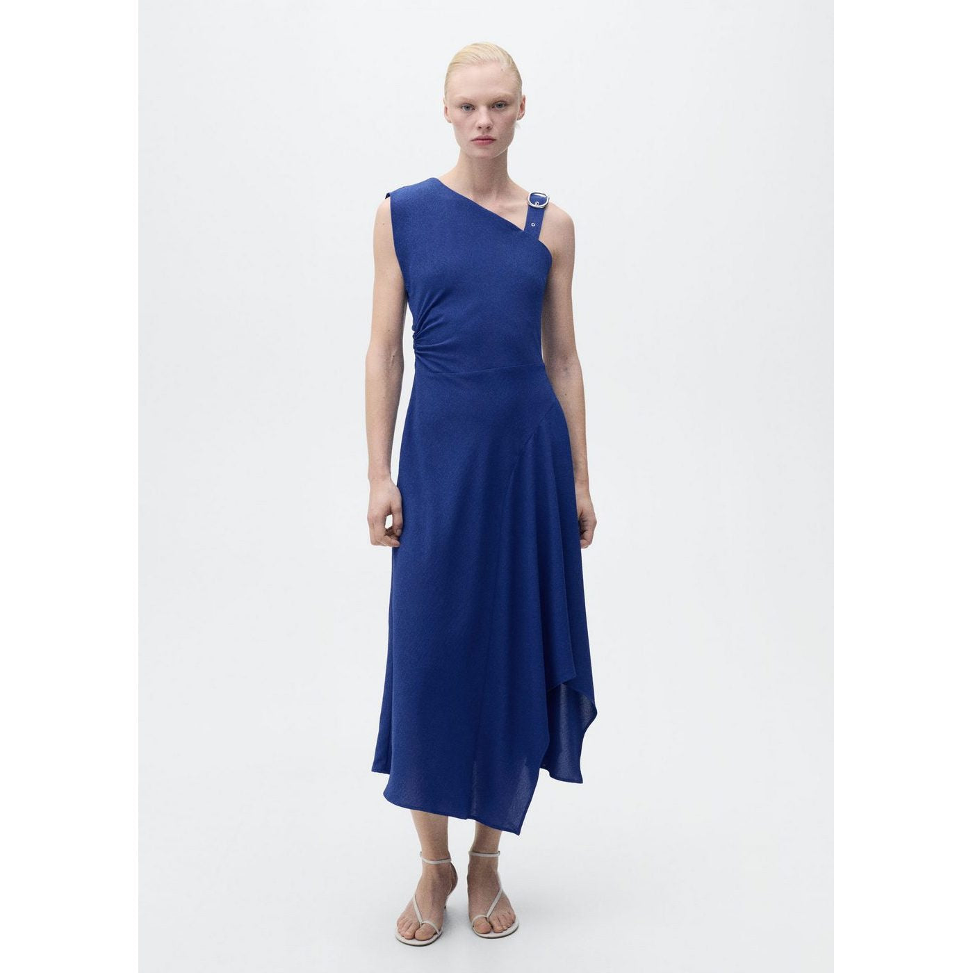 Robe Asymétrique À Bretelles Et Boucle