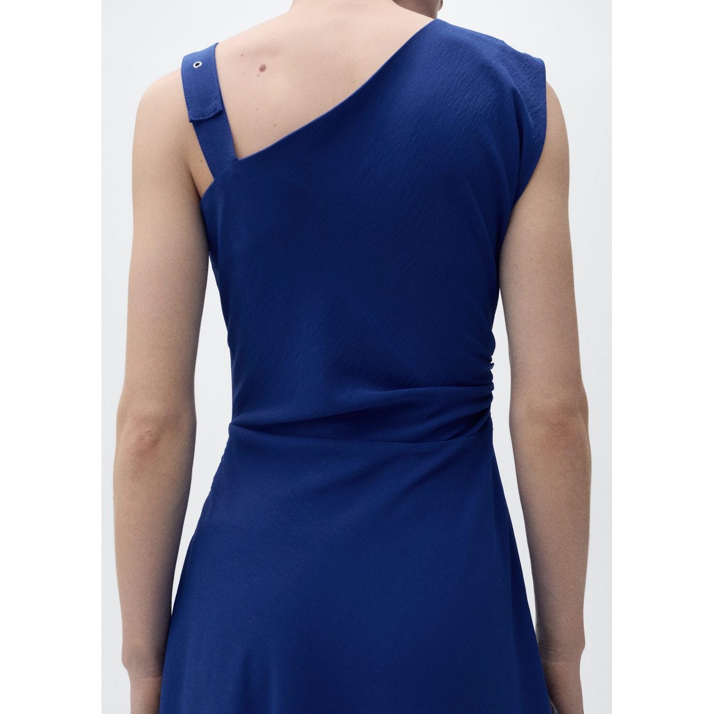 Robe Asymétrique À Bretelles Et Boucle
