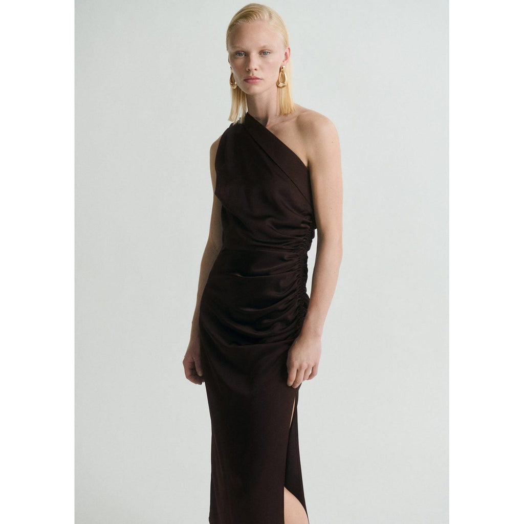 Robe Asymétrique Satinée Avec Fronce Latérale