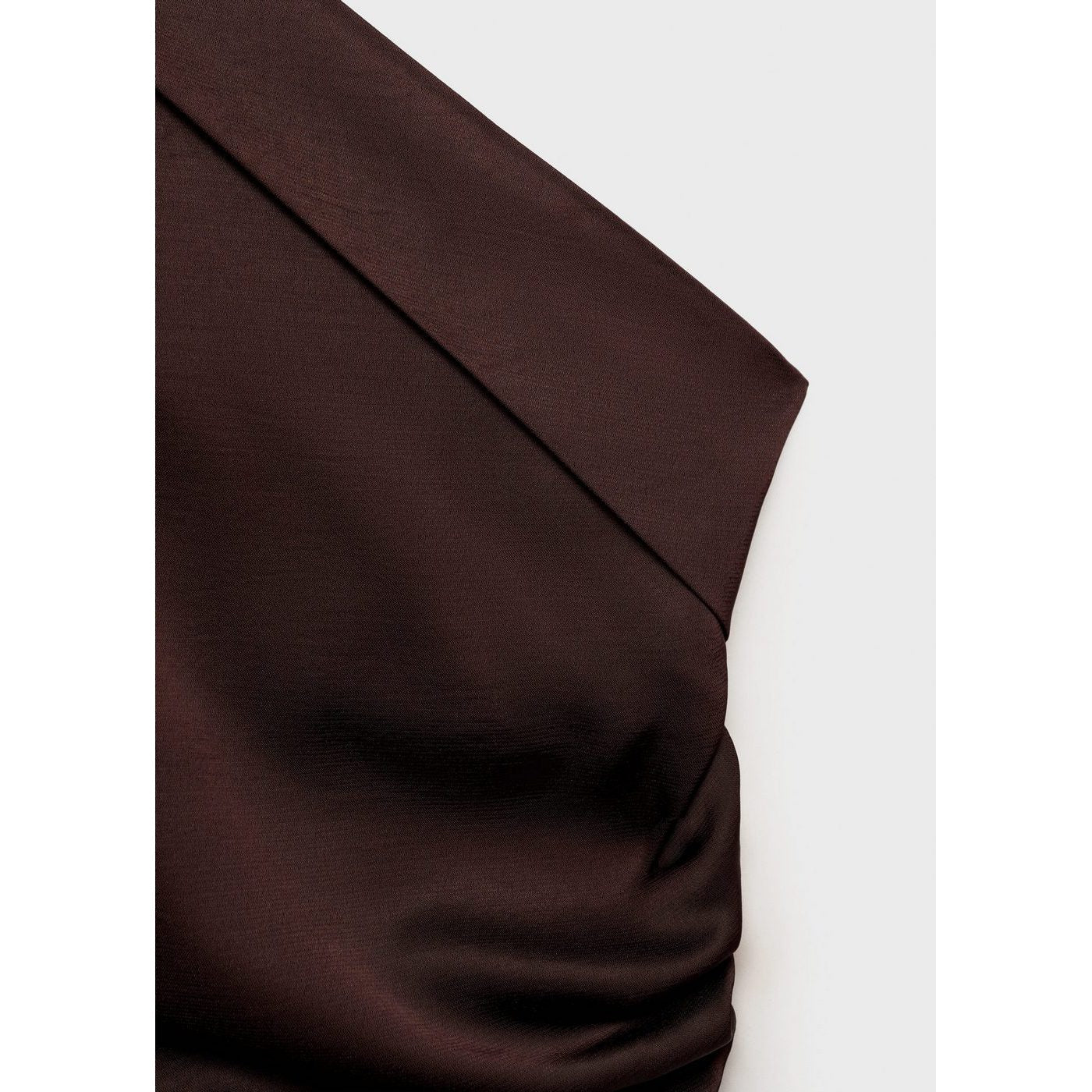 Robe Asymétrique Satinée Avec Fronce Latérale
