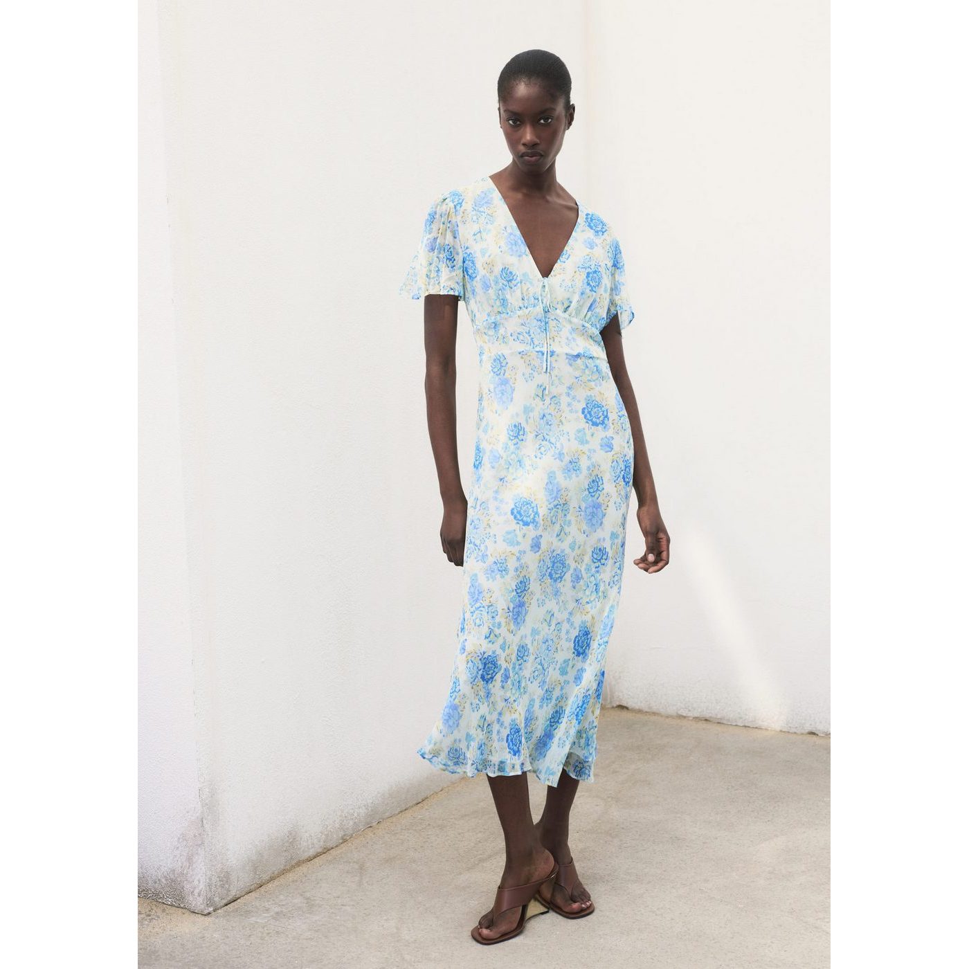 Robe Midi À Fleurs Et Manches Courtes