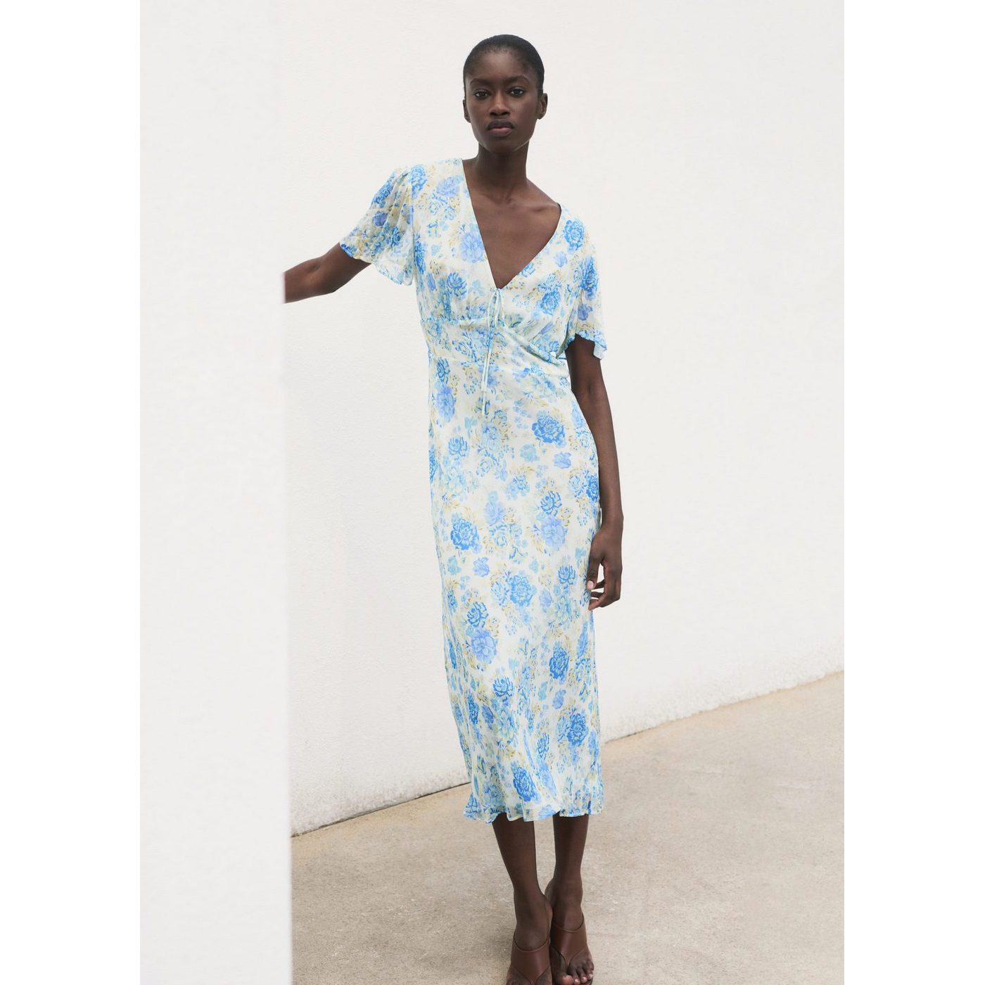 Robe Midi À Fleurs Et Manches Courtes