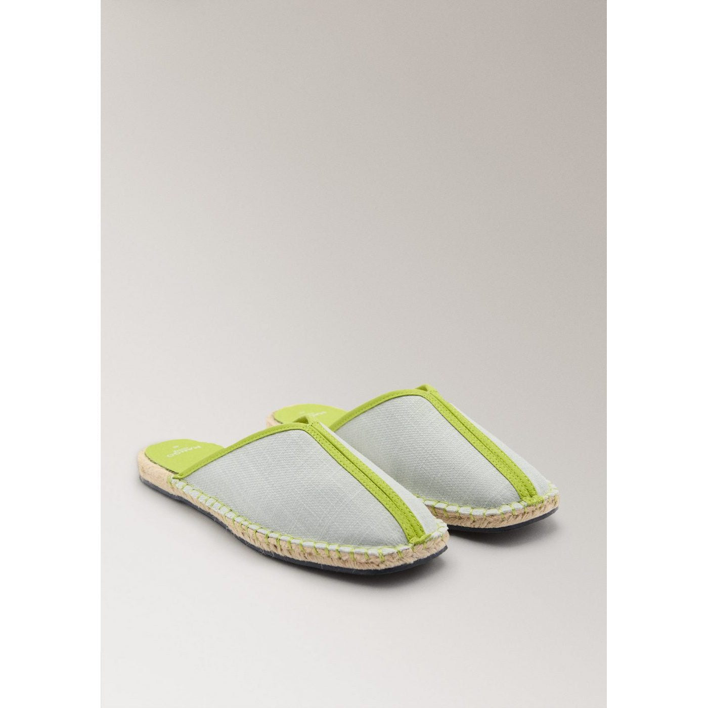 Chaussons Ouverts À L_x0019_ Arrière Avec Détail Contrastant