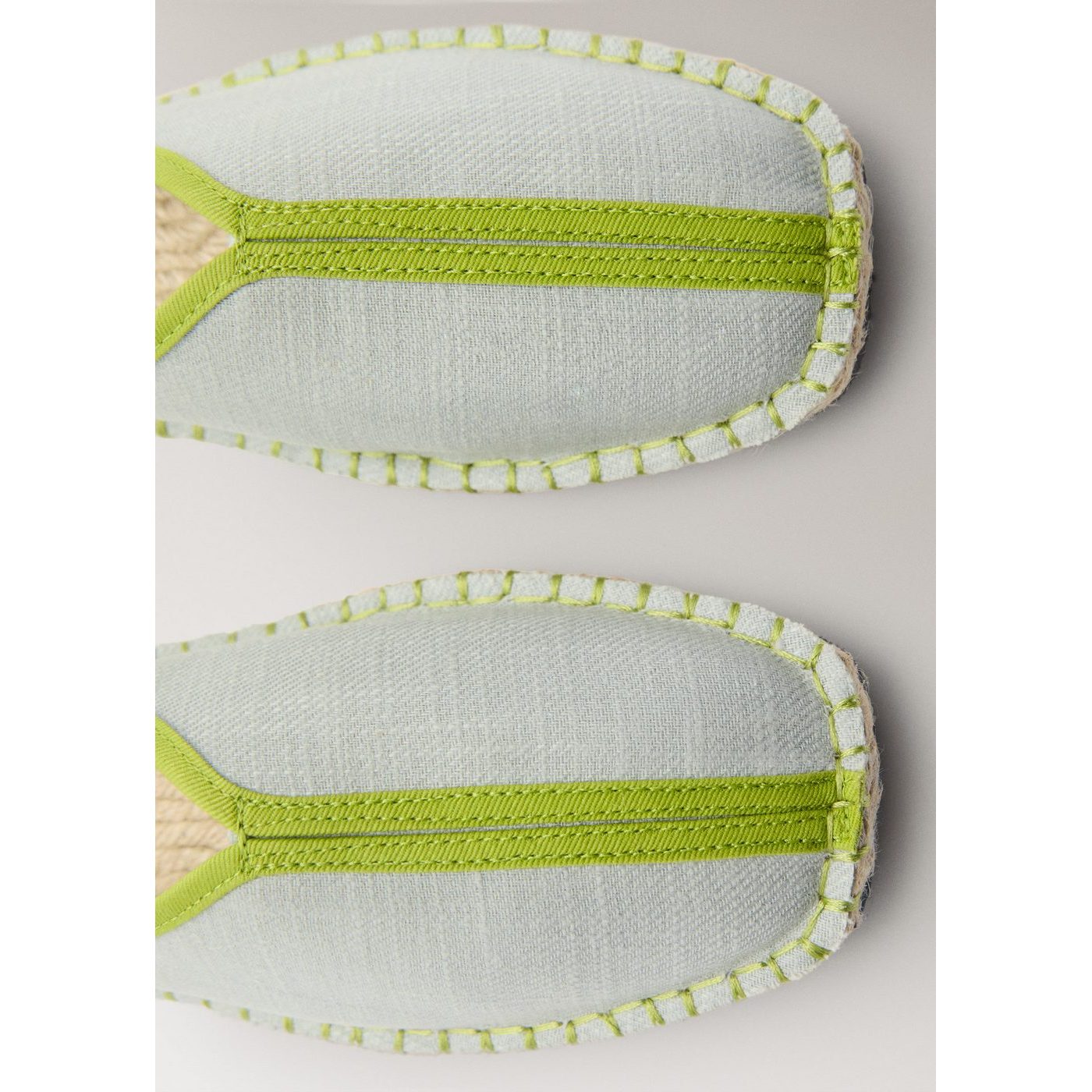 Chaussons Ouverts À L_x0019_ Arrière Avec Détail Contrastant