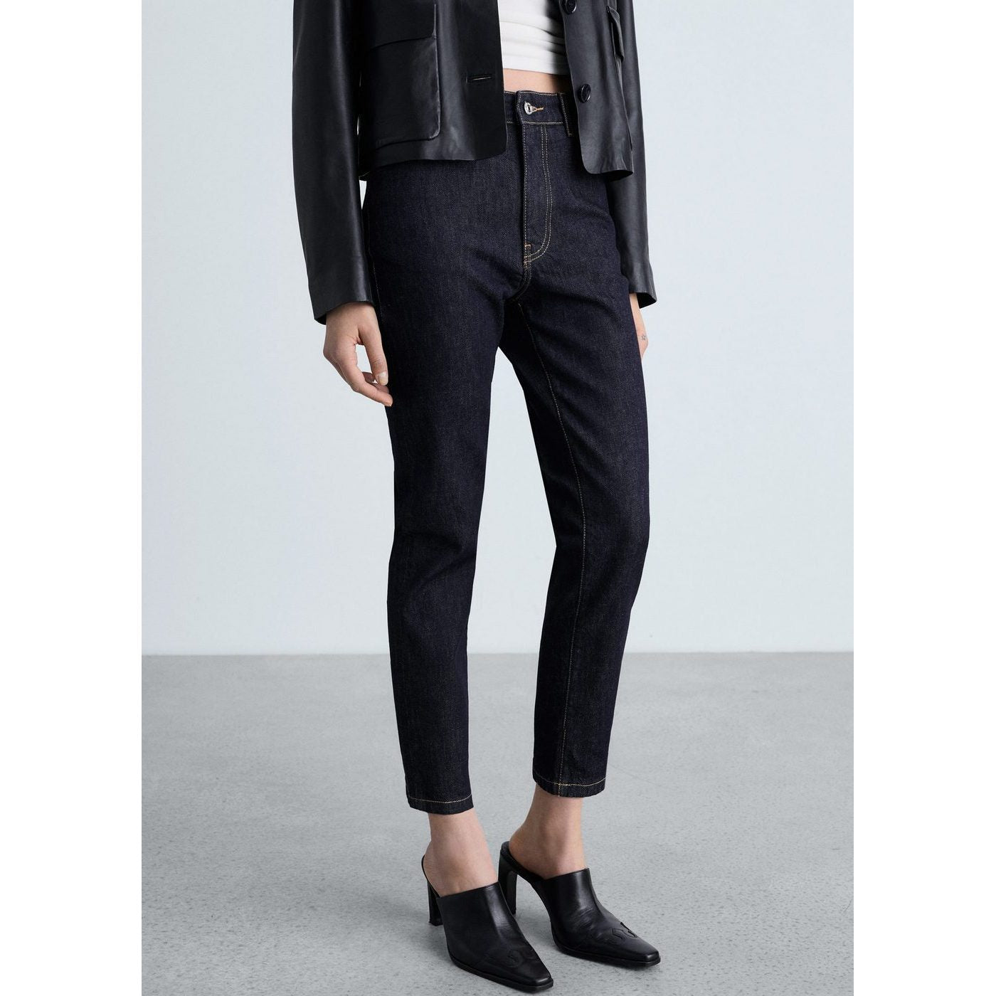 Jean Claudia Slim Crop Rinse Wash