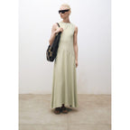 Robe Satinée Avec Ouverture Dans Le Dos