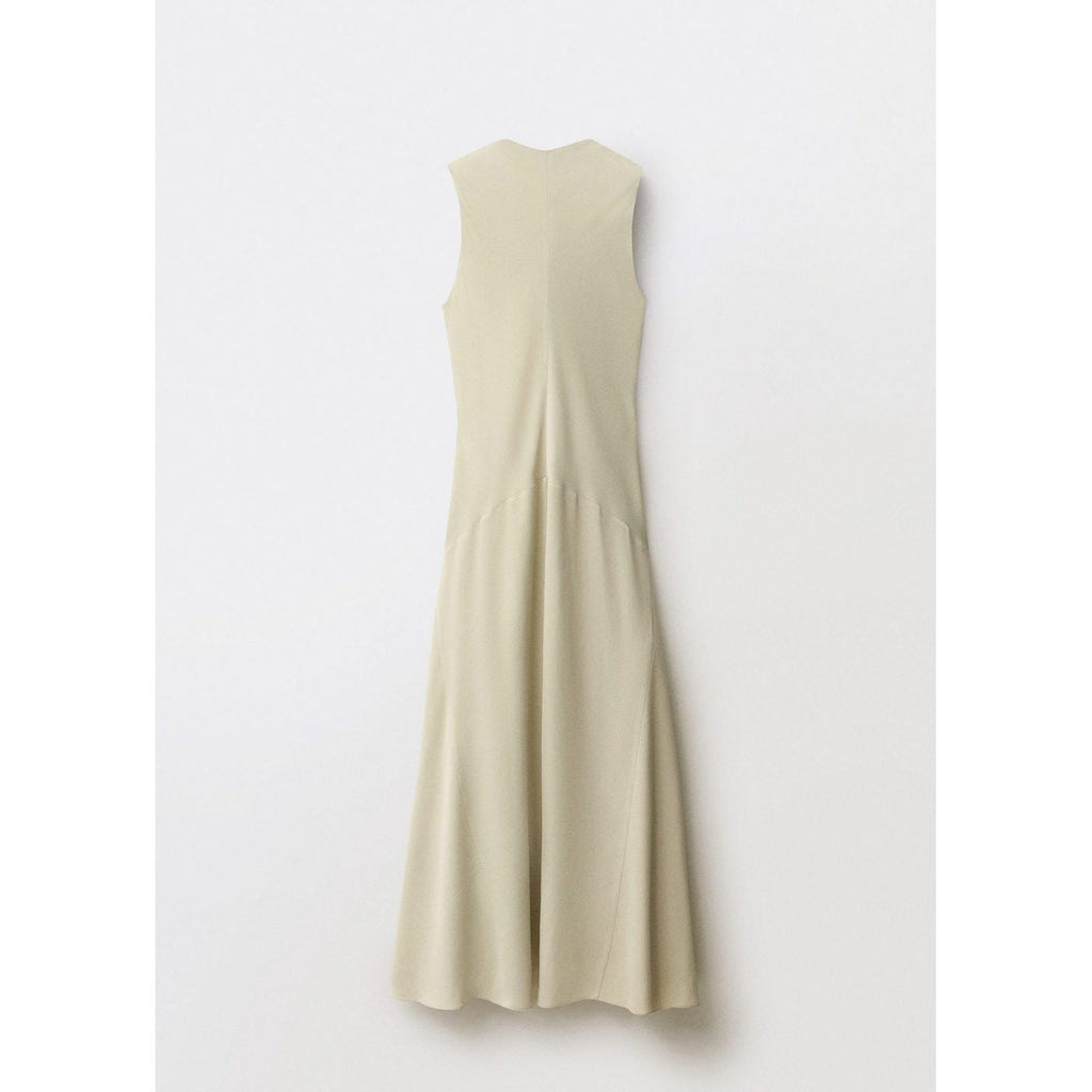 Robe Satinée Avec Ouverture Dans Le Dos