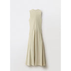 Robe Satinée Avec Ouverture Dans Le Dos