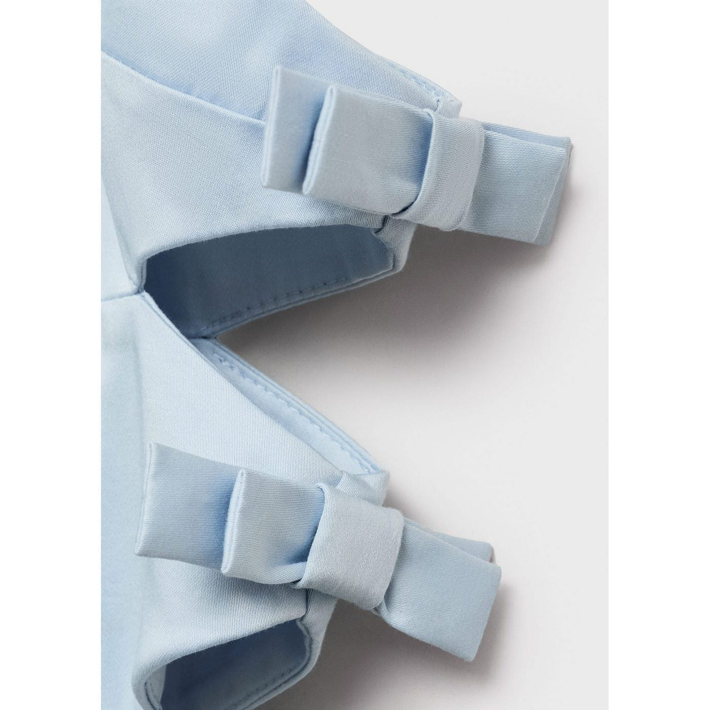 Robe Courte À Découpe Avec Ns_x0001_Uds
