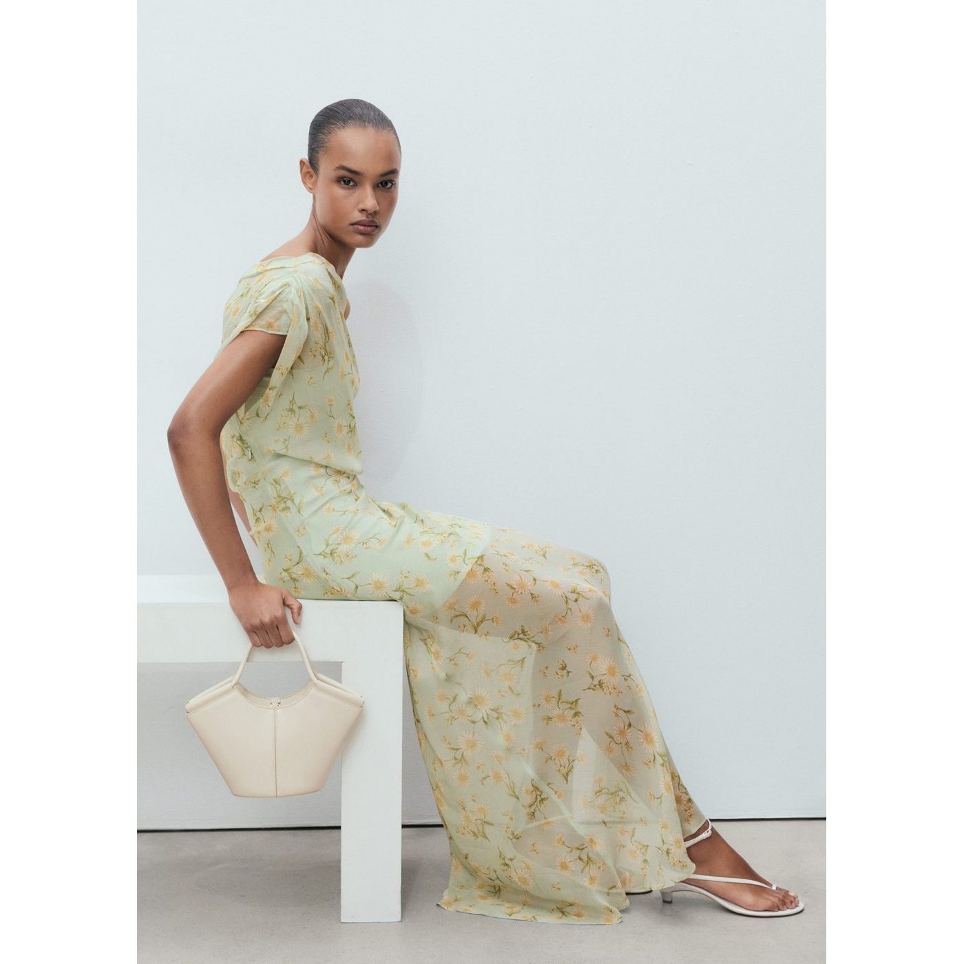 Robe À Fleurs Drapée Semi-Transparente