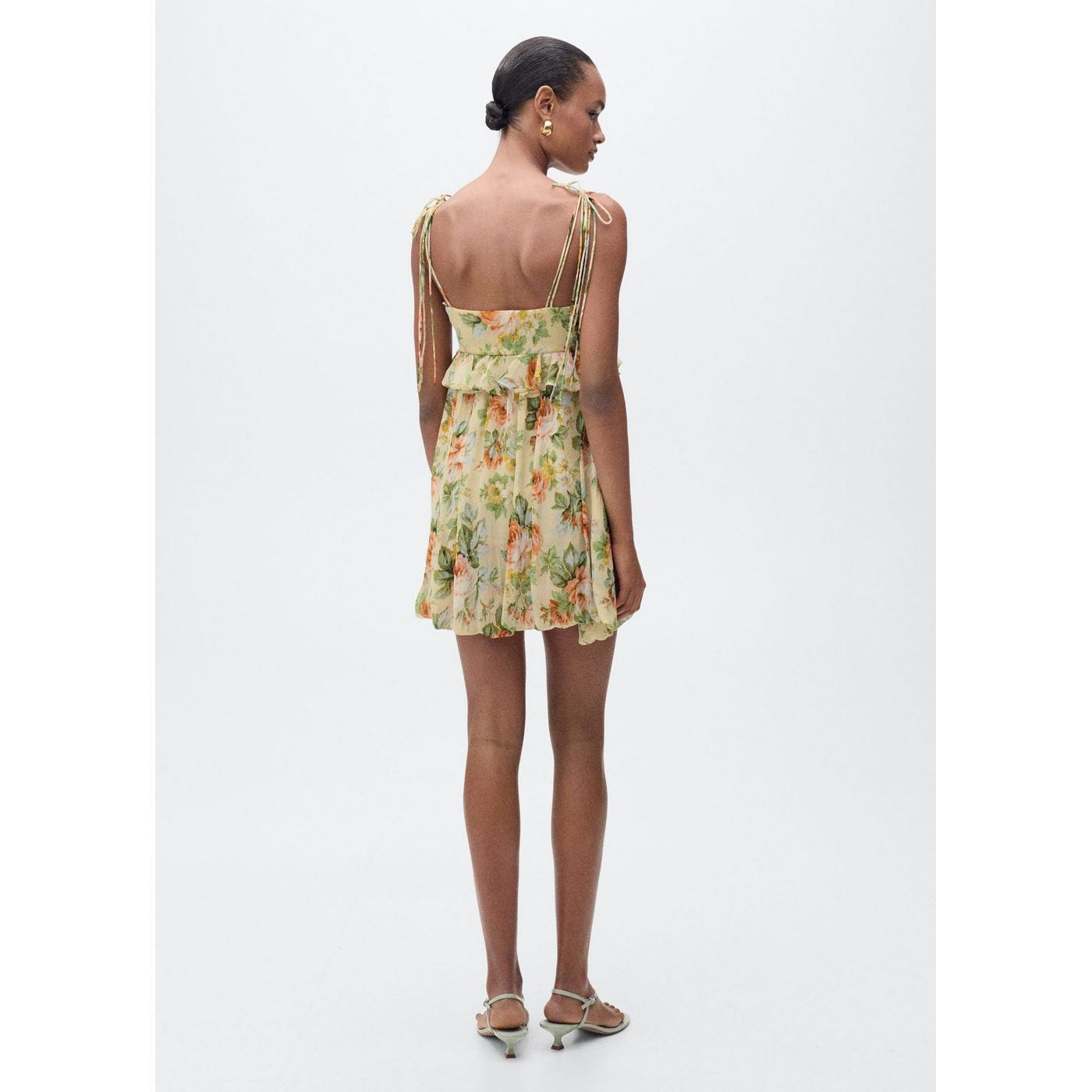 Robe Courte À Fleurs Détail Volants