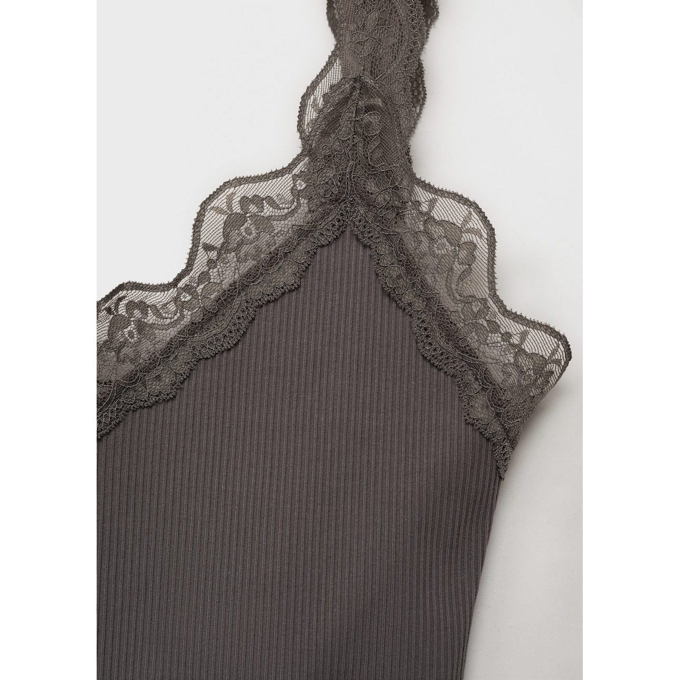 Haut Ajusté Avec Décolleté En Dentelle