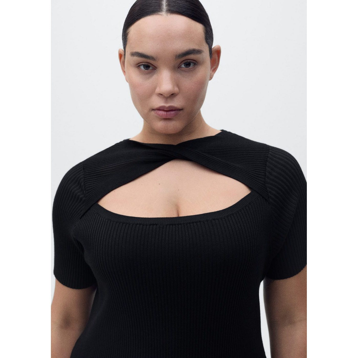 Robe Midi Côtelée Avec Ouverture Au Décolleté