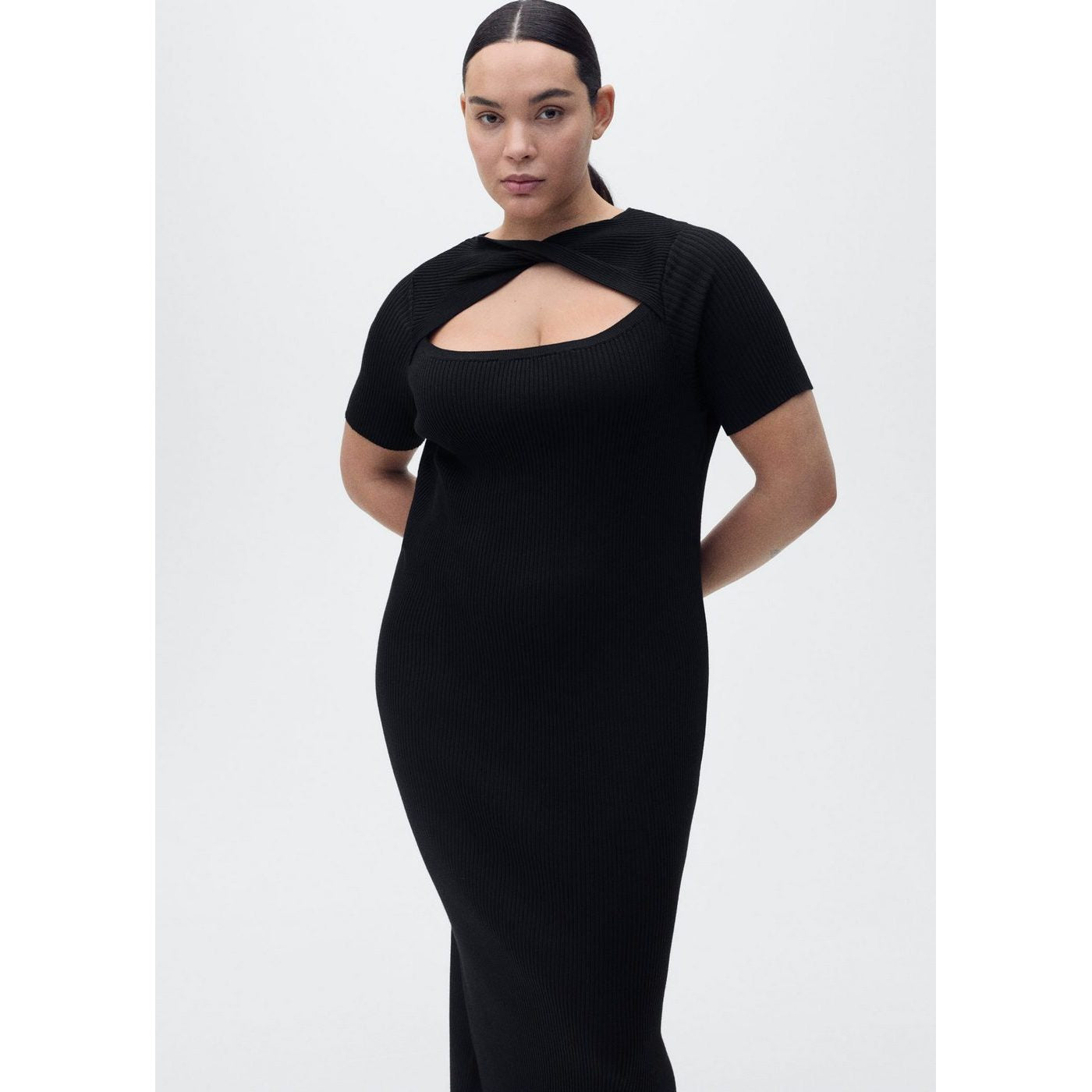 Robe Midi Côtelée Avec Ouverture Au Décolleté