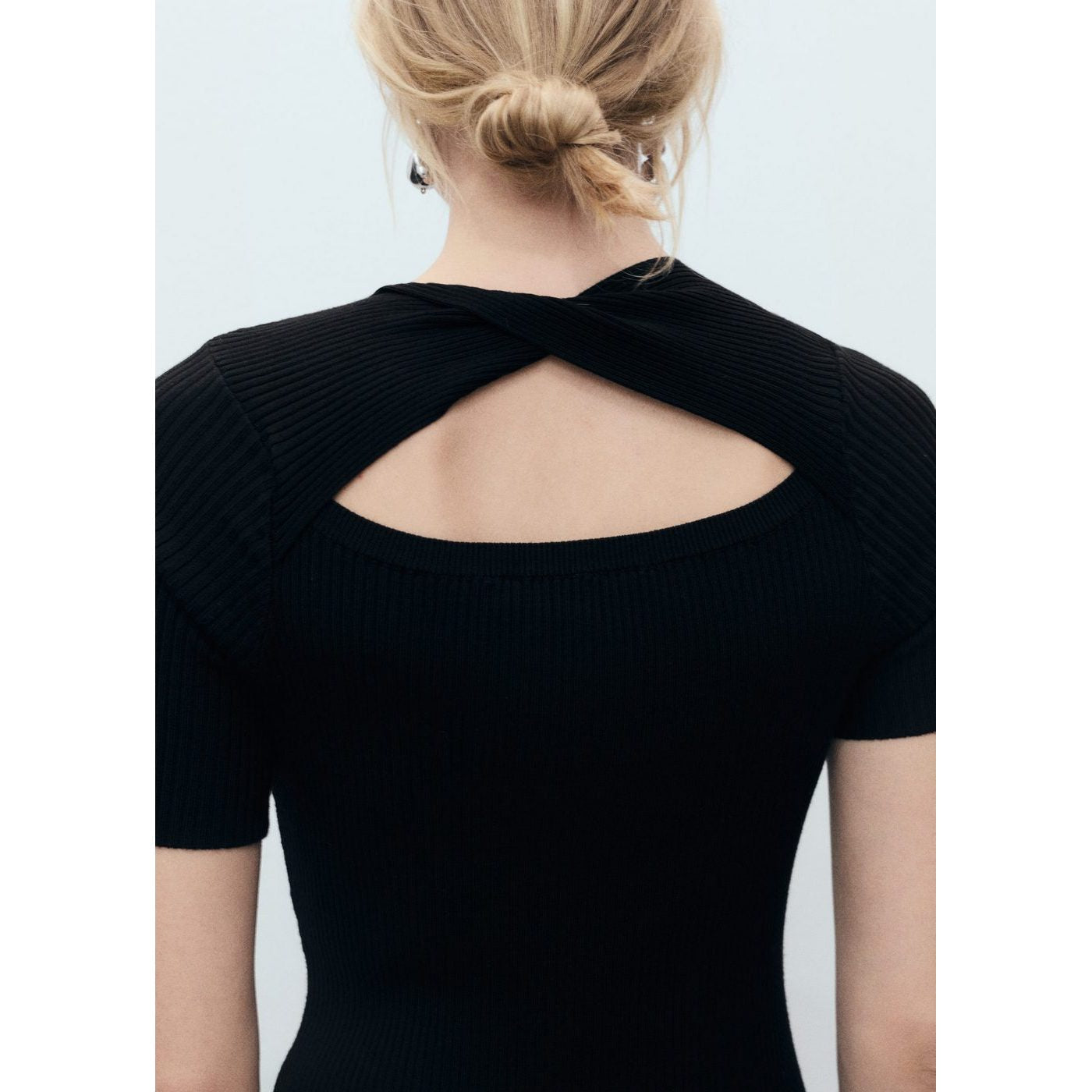Robe Midi Côtelée Avec Ouverture Au Décolleté