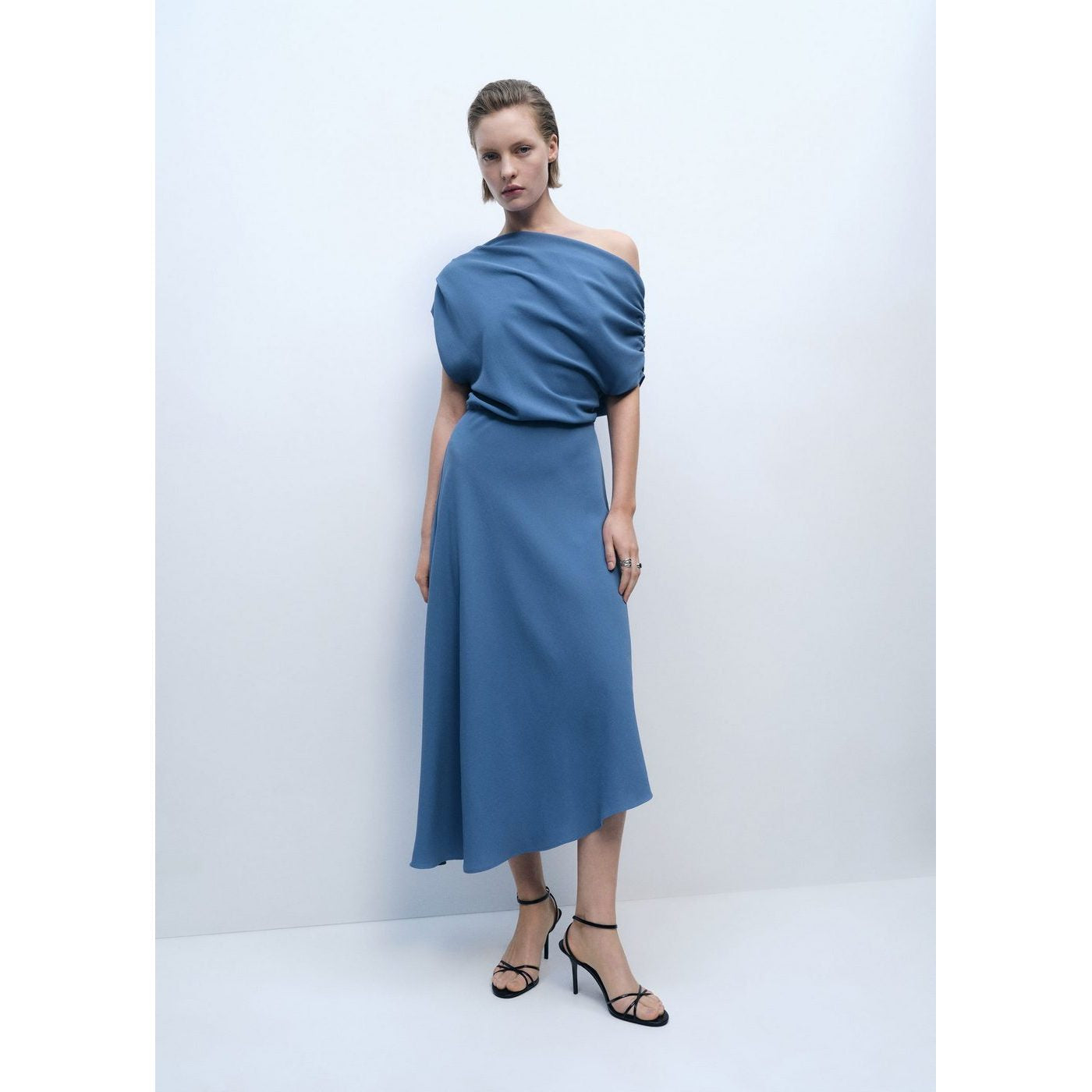 Robe Midi Col Asymétrique