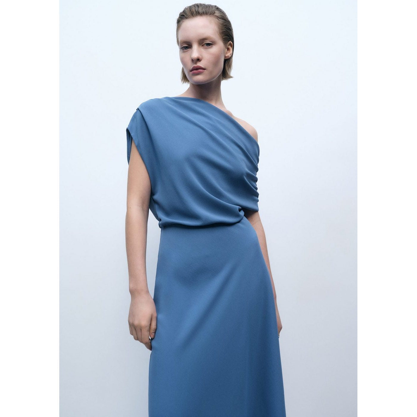 Robe Midi Col Asymétrique