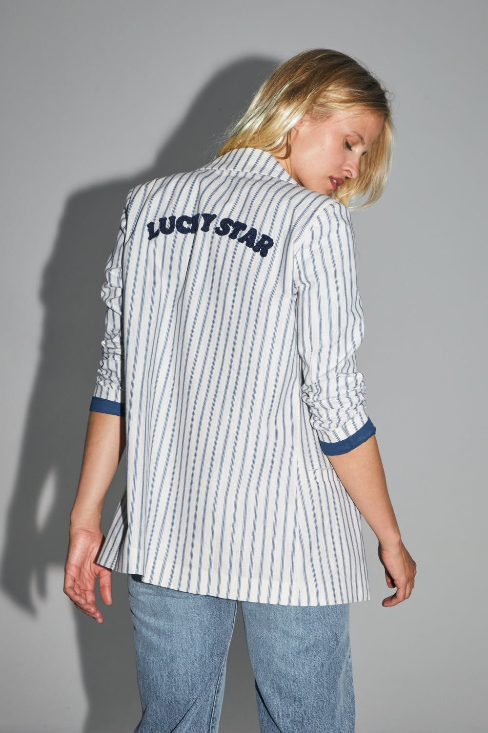 Le Blazer Jimmy En Coton A  Rayures Bleues Fabriqué En Italie