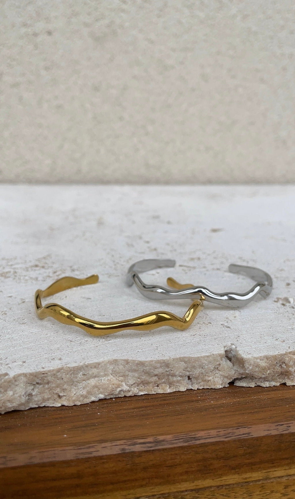 Bracelet Wave Bangle