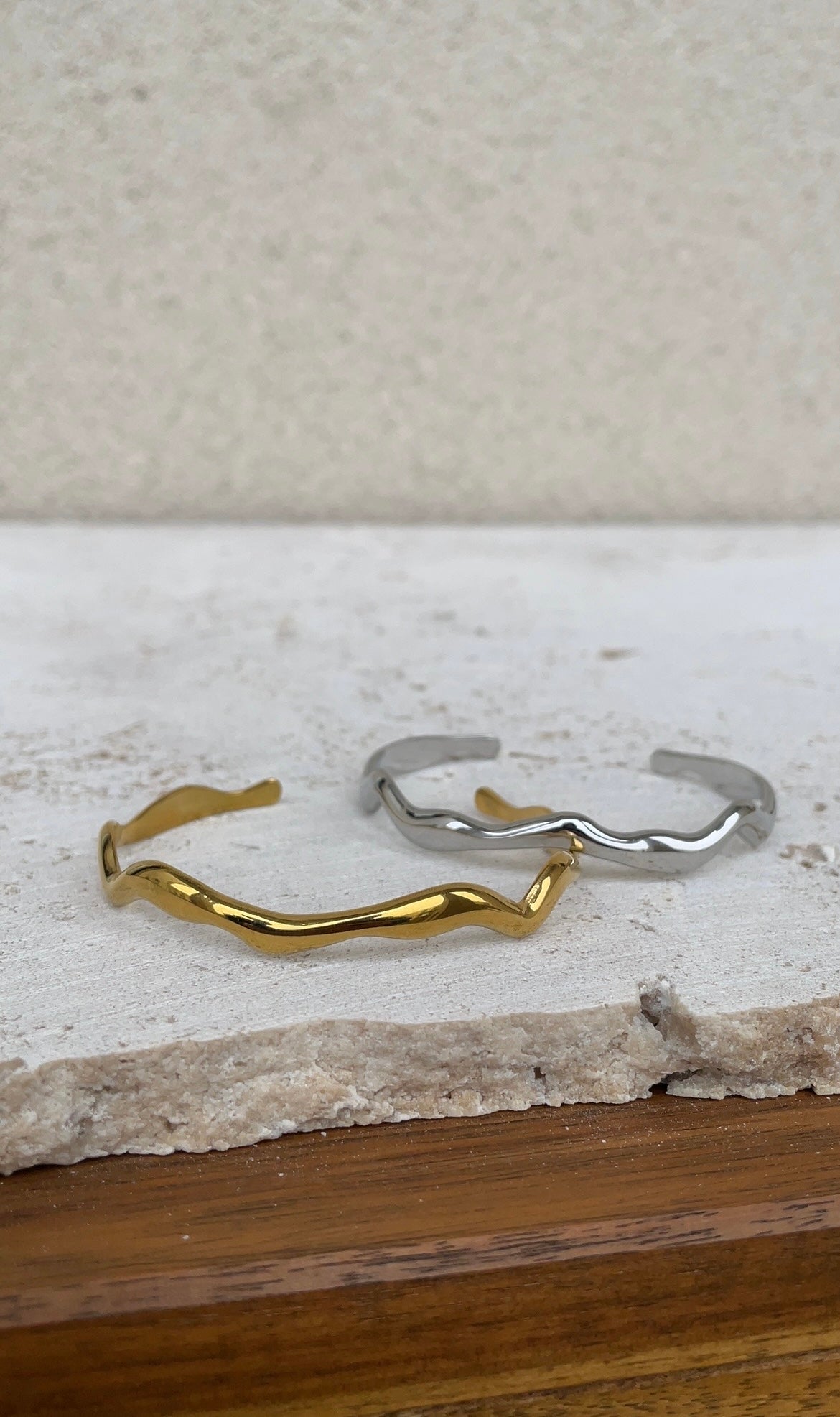 Bracelet Wave Bangle