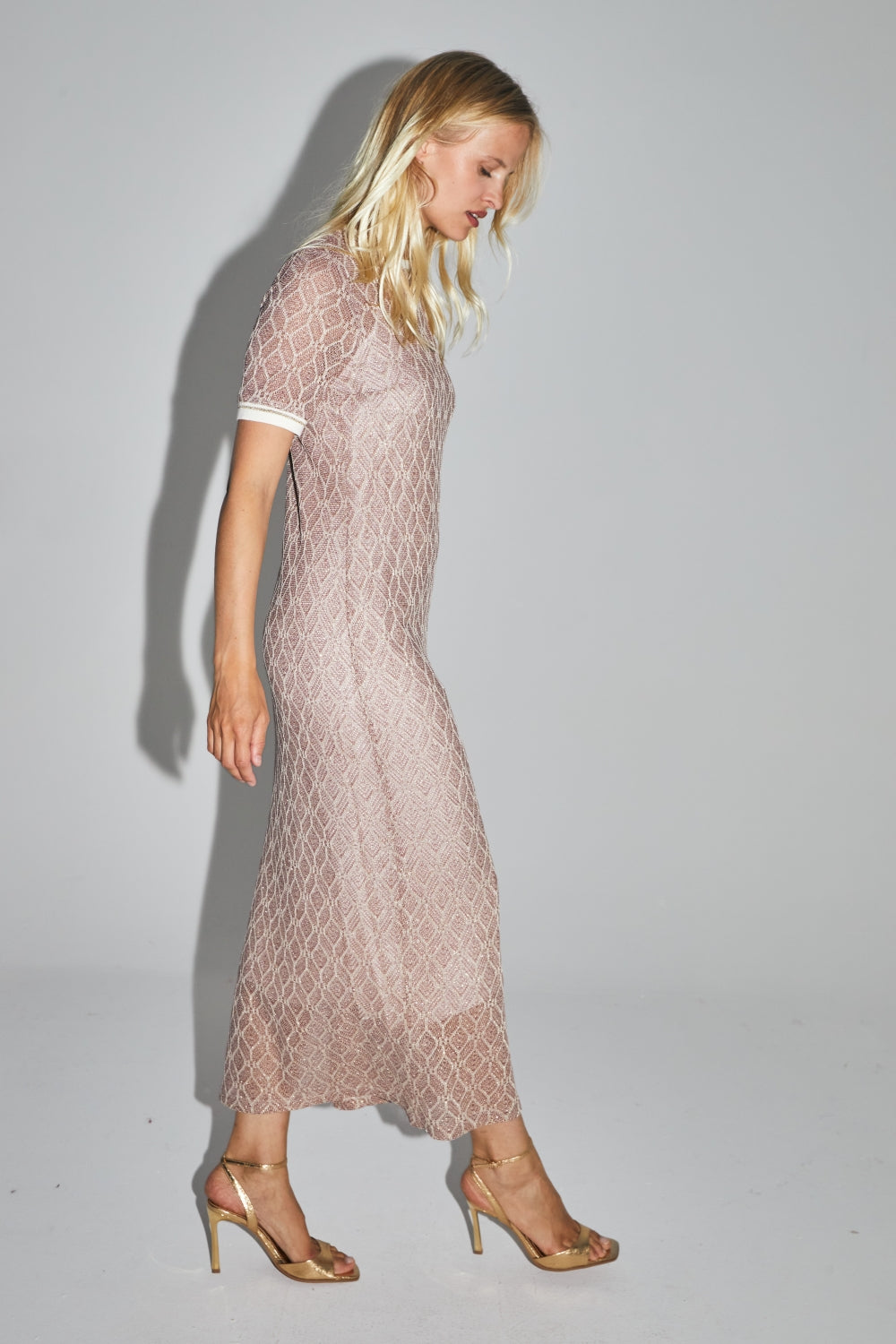 La Robe Annalisa Tricot Géo Ajouré Doré Bordeaux Fabriquée En Italie
