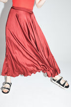 La Jupe Maxi Kelly En Viscose Satinée Merlot Fabriquée En Italie