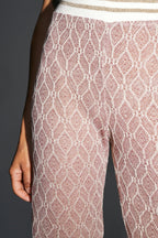 Le Pantalon Edwin Tricot Géo Ajouré Doré Bordeaux Fabriqué En Italie