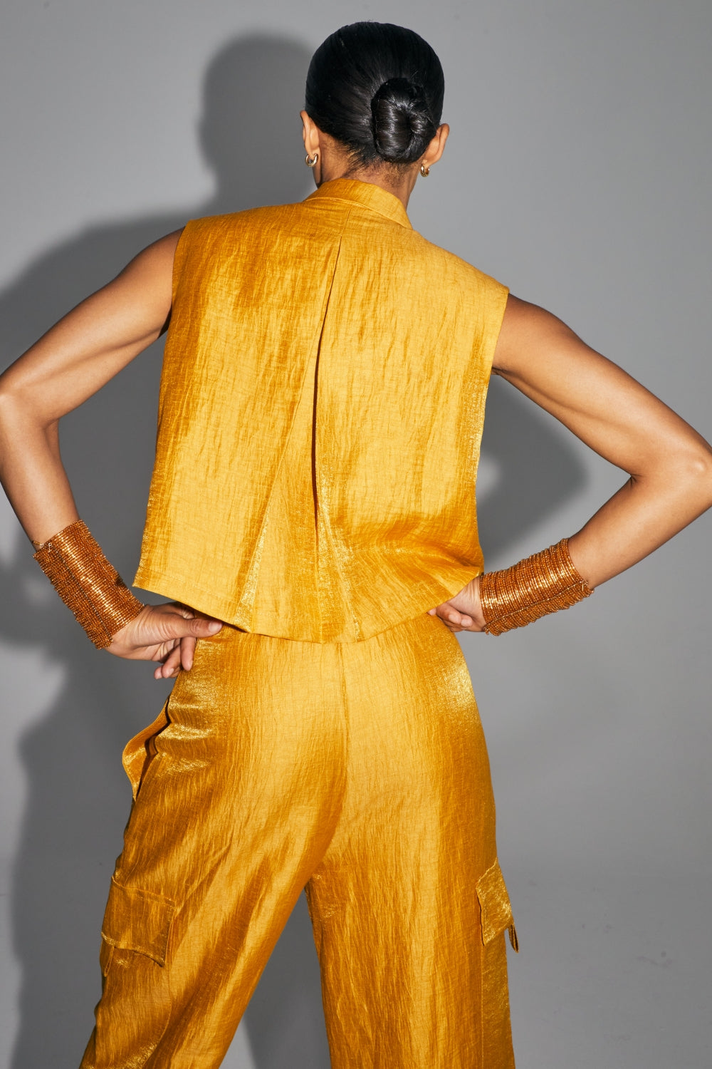 La Chemise Nina En Lin Ocre Brillant Fabriquée En Italie