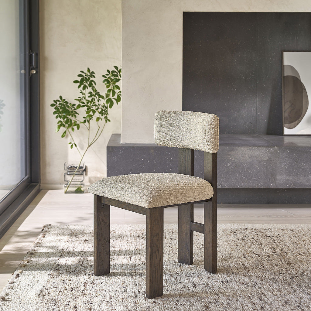CHA0005-chaise_en_chene_massif_marron_et_tissu_bouclette_beige-01.jpg