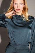 La Blouse Cléa Satin Viscose Strech Bleu Atlantique Fabriquée En Italie