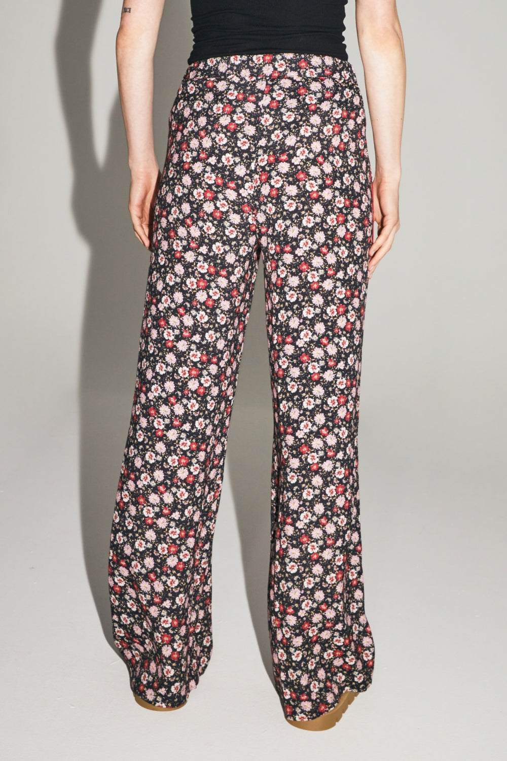 Le Pantalon Max Imprimé Gypsy Fleuri Rouge Et Rose Fabriqué En Italie