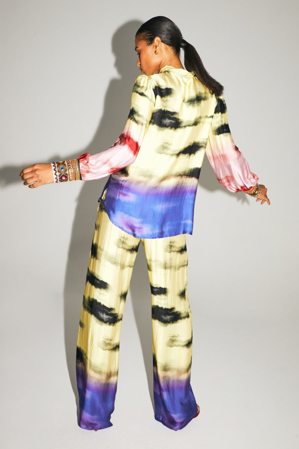 Le Pantalon Aurora Imprimé Funky Tie And Dye Fabriqué En Italie