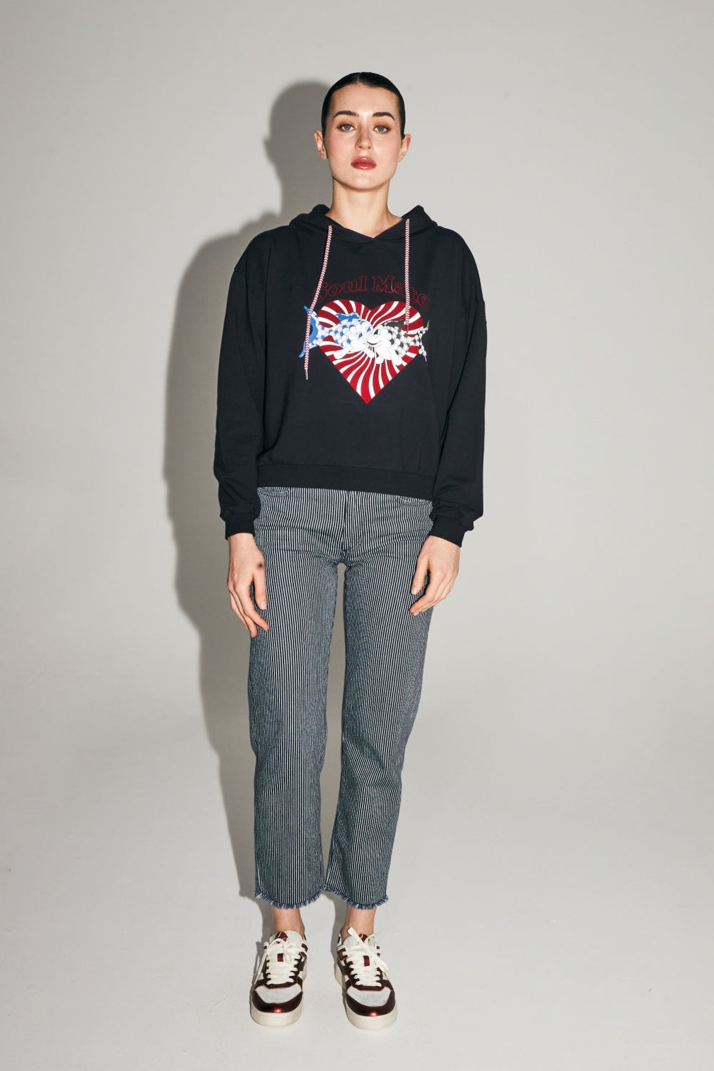Le Sweatshirt A  Capuche Kira Soul Mate En Coton Organique Fabriqué Au Portugal